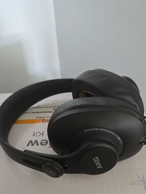 Over-Ear Wireless Headphones in Black